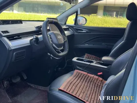 2022 Neta V 6