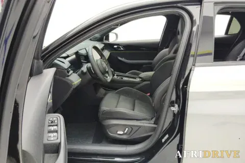 2023 LYNK&CO 03 4