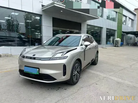 2025 LYNK&CO 08 EM-P