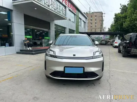 2025 LYNK&CO 08 EM-P 2
