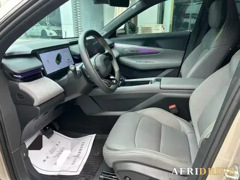 2025 LYNK&CO 08 EM-P 3