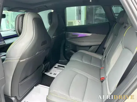2025 LYNK&CO 08 EM-P 4