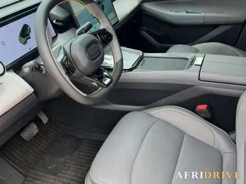 2025 LYNK&CO 08 EM-P 6