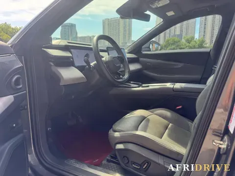 2023 LYNK&CO 08 EM-P 3