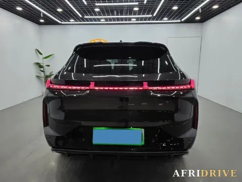 2023 LYNK&CO 08 EM-P 7