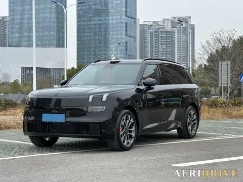 2025 LYNK&CO 900