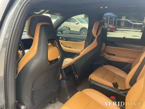 2021 LYNK&CO 09 EM-P 8
