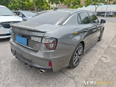 2022 LYNK&CO 03 4