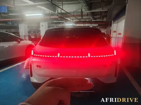 2023 LYNK&CO 08 EM-P 4