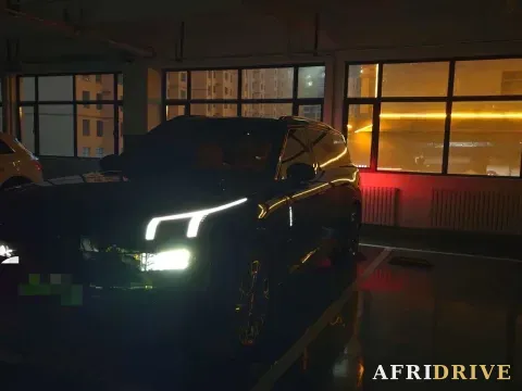 2025 LYNK&CO 900 2