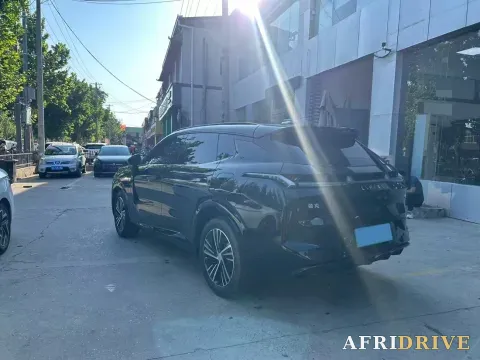 2025 LYNK&CO 08 EM-P 7