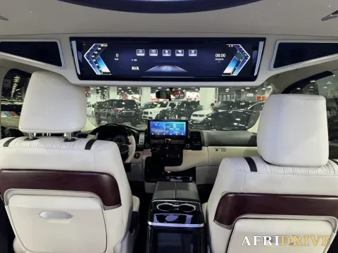 2023 Denza D9 4