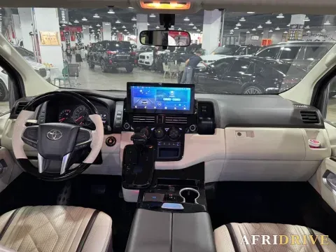 2023 Denza D9 5