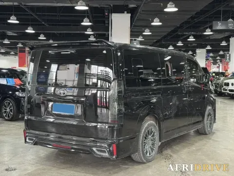 2023 Denza D9 10