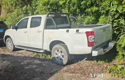 2022 Isuzu RE-MAX Jim 2