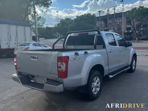 2023 Isuzu RE-MAX Jim 6
