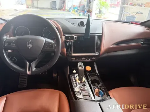 2022 Maserati Levante 5