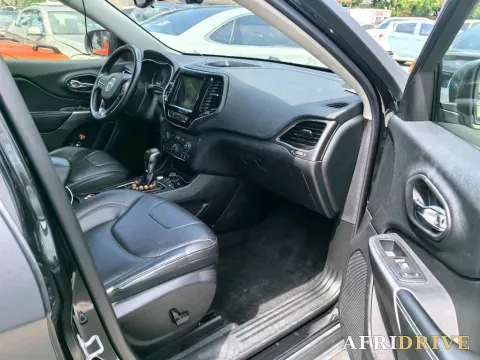 2019 Jeep Cherokee 7