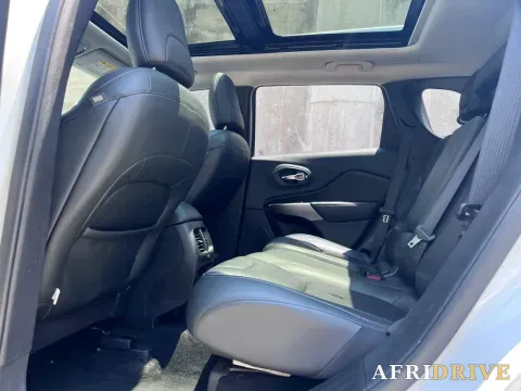 2019 Jeep Cherokee 4