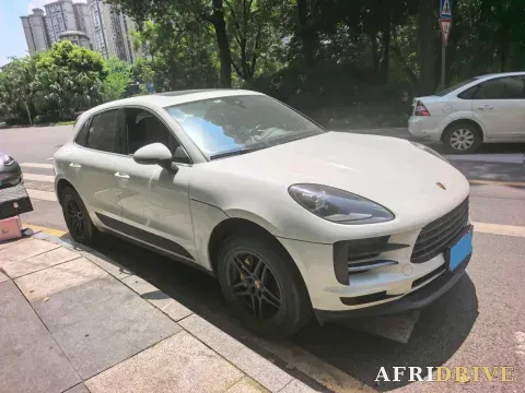 2018 Porsche Macan 2