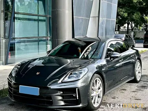 2024 Porsche Panamera 2