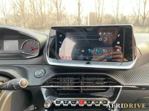2022 Peugeot 2008 14