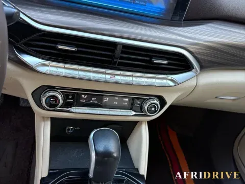 2019 Bestune T77 6