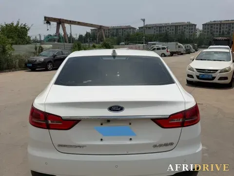 2019 Ford Escort 4