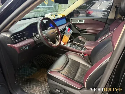 2023 Ford Explorer 2