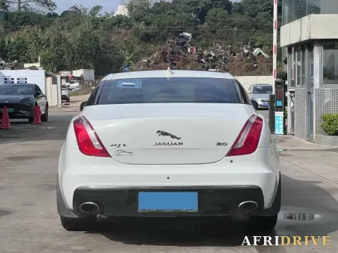 2018 Jaguar XJ 8
