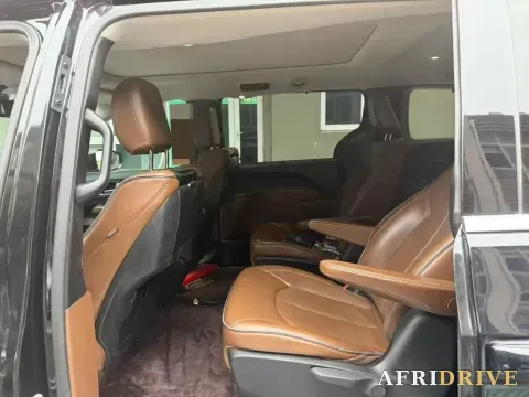 2017 Chrysler Pacifica 5