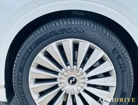 2025 ONVO L90 7