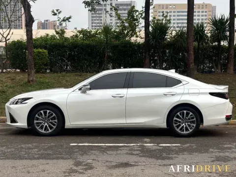 2025 Lexus ES 2