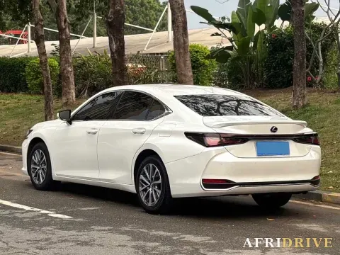 2025 Lexus ES 3