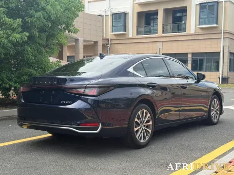 2025 Lexus ES 7