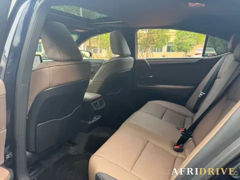 2025 Lexus ES 3