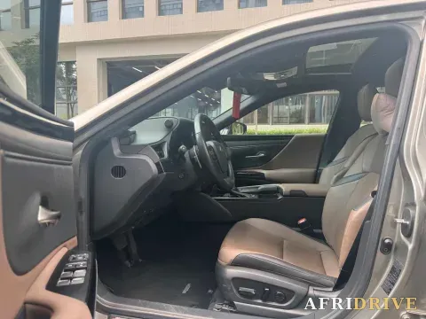 2021 Lexus ES 3