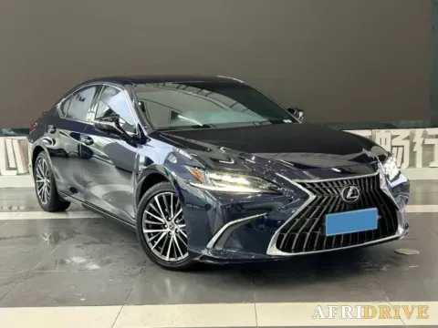 2025 Lexus ES 3