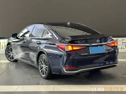2025 Lexus ES 4