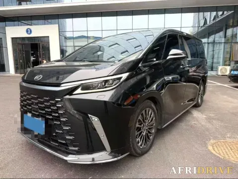 2023 Lexus LM
