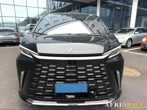 2023 Lexus LM 2