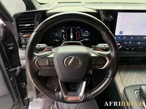 2023 Lexus LM 4