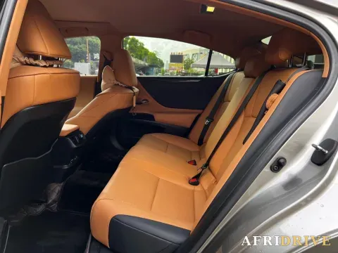 2022 Lexus ES 4