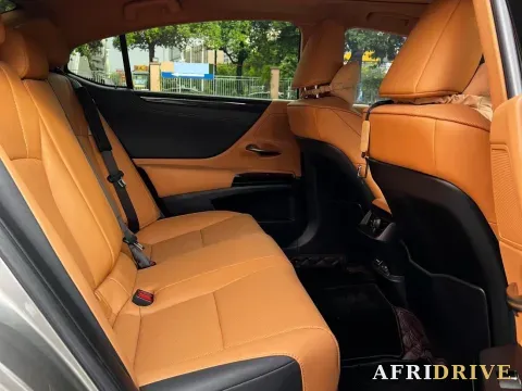 2022 Lexus ES 7