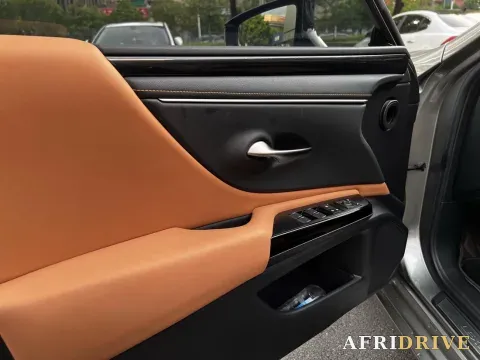 2022 Lexus ES 8