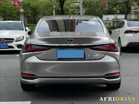 2022 Lexus ES 10