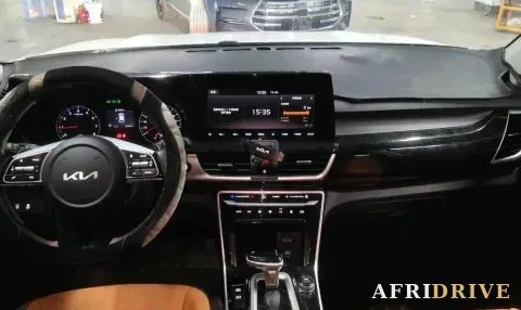 2021 Kia KX3 4