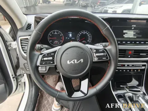 2021 Kia KX3 4