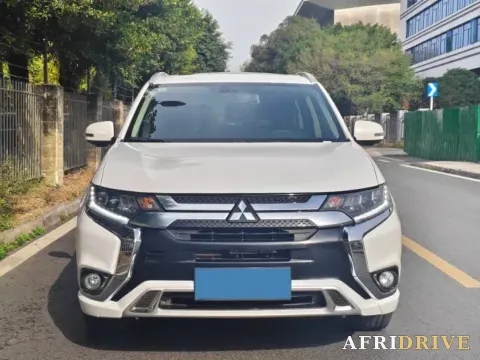 2021 Mitsubishi Outlander 2