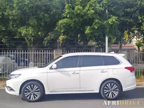 2021 Mitsubishi Outlander 3